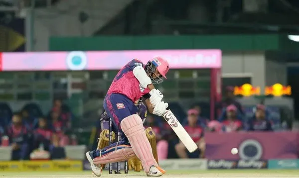 ক্রিকেট খেলতে ব্যাট হাতে প্রস্তুত বাংলাদেশি ক্রিকেটার. Channel i News - চ্যানেল আই নিউজ