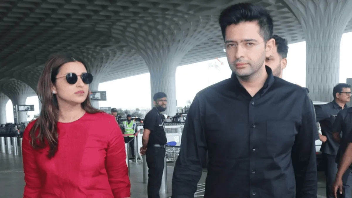 পরিণীতি ও তার প্রেমিক বিমানবন্দরে দেখা যাচ্ছে. Channel i News - চ্যানেল আই নিউজ