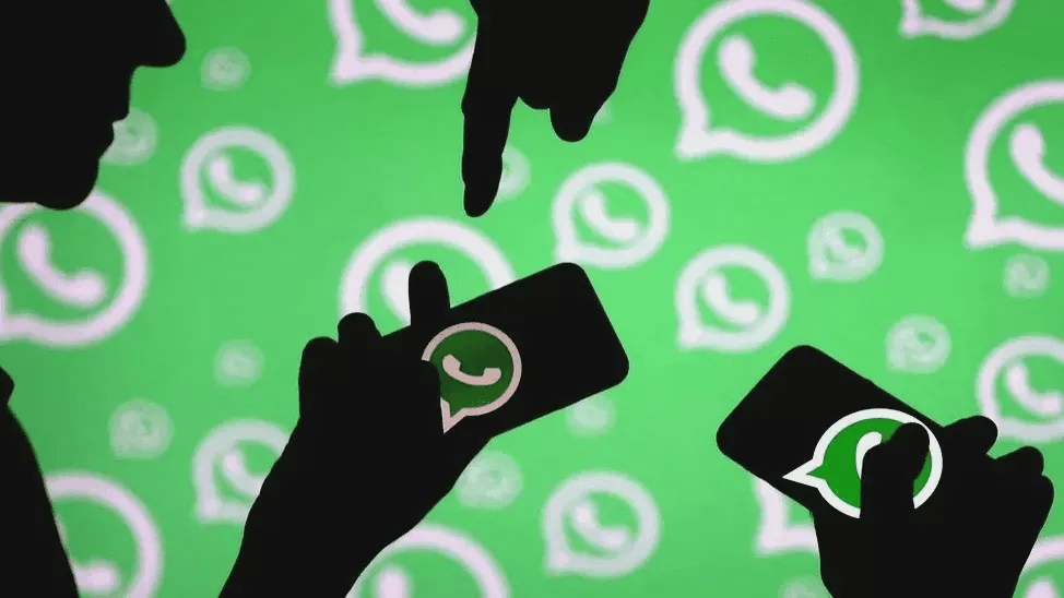 দুটি মোবাইল ফোনে WhatsApp বার্তা পাঠানোর দৃশ্য. Channel i News - চ্যানেল আই নিউজ
