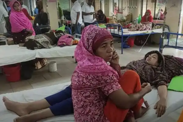 নার্সিং কলেজের শিক্ষার্থীরা বিষাক্ত গ্যাসে অসুস্থ হয়ে হাসপাতালে চিকিৎসাধীন. Channel i News - চ্যানেল আই নিউজ