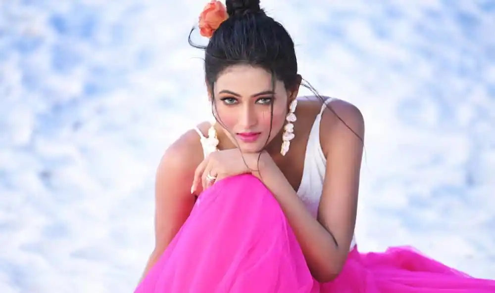 অধরা খানের সুন্দর ছবি, পিঙ্ক শাড়ি ও হালকা মেকআপে. Channel i News - চ্যানেল আই নিউজ
