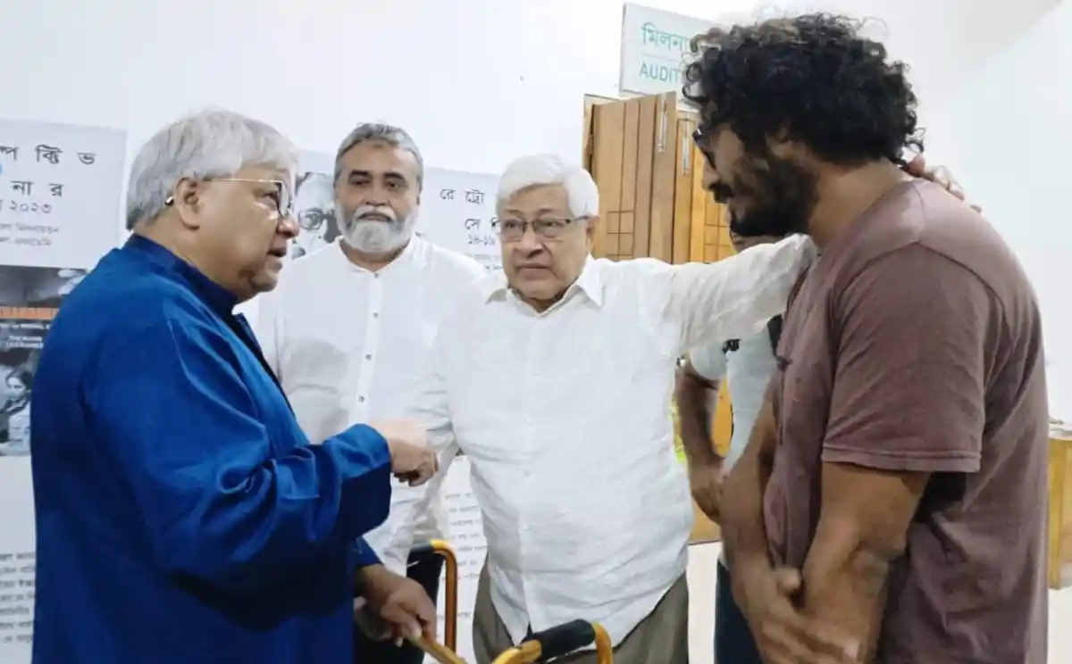 নেতারা সাক্ষাৎকারে অংশগ্রহণকারী ব্যক্তিদের সাথে আলোচনা করছেন. Channel i News - চ্যানেল আই নিউজ
