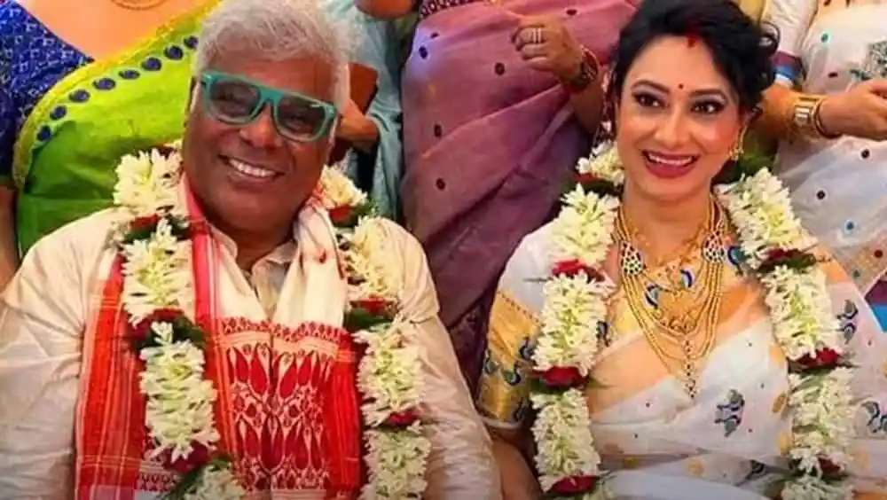 আশীষ বিদ্যার্থী ও তার স্ত্রী বিয়ের অনুষ্ঠানে উপস্থিত. Channel i News - চ্যানেল আই নিউজ