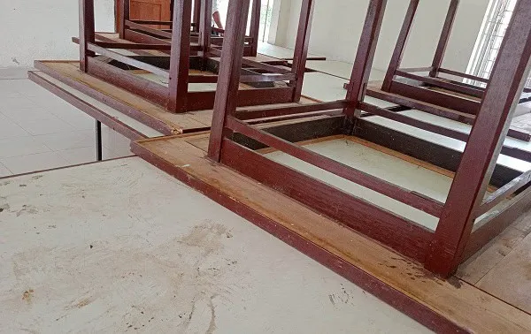 অবস্থাপনা ও ভাঙাচোরা প্রেসবক্সের ছবি, জরাজীর্ণ ও ক্ষতিগ্রস্ত. Channel i News - চ্যানেল আই নিউজ