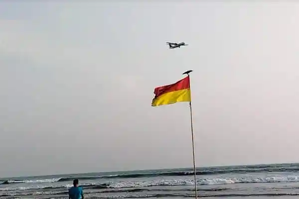 কক্সবাজারে সমুদ্র সৈকত ও সতর্ক সংকেত, বিমান উড়ছে. Channel i News - চ্যানেল আই নিউজ