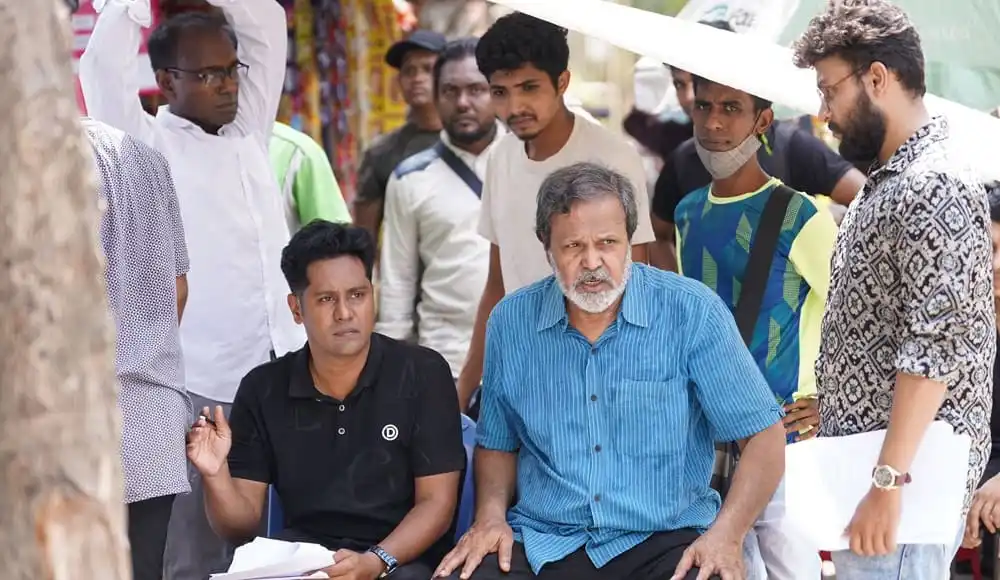 বাংলাদেশের বিভিন্ন পেশার মানুষ একত্রিত হয়ে আলোচনা করছে. Channel i News - চ্যানেল আই নিউজ