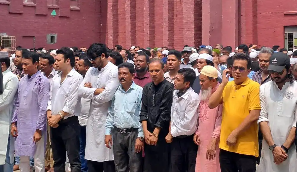 এফডিসিতে ফারুকের দ্বিতীয় জানাজায় উপস্থিত ভক্ত ও শুভাকাঙ্ক্ষীরা. Channel i News - চ্যানেল আই নিউজ