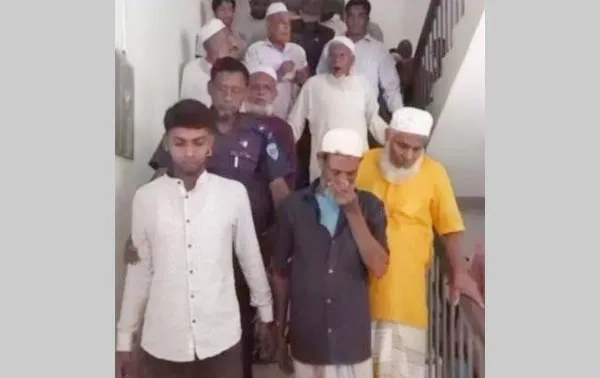 নেতৃত্বাধীন ছাত্রলীগ নেতা জসিম হত্যা মামলার আসামিরা আদালত থেকে বের হচ্ছেন. Channel i News - চ্যানেল আই নিউজ