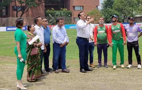 মেয়র কাপ ক্রিকেটের উদ্বোধনী অনুষ্ঠানে অতিথিরা উপস্থিত. Channel i News - চ্যানেল আই নিউজ