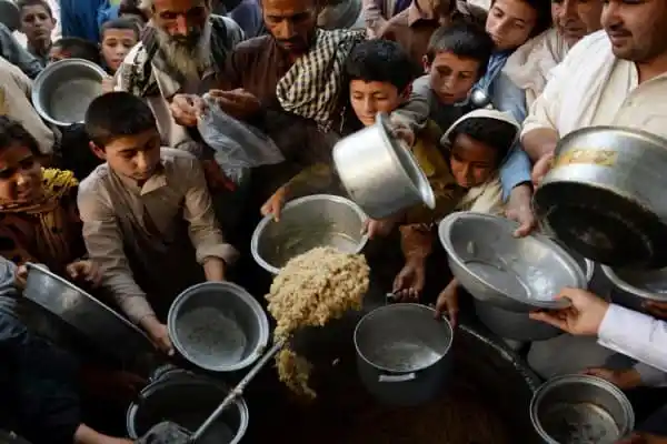 অসহায় শিশুদের জন্য খাবার বিতরণ, খাদ্য সহায়তা, দরিদ্র শিশুদের পাশে. Channel i News - চ্যানেল আই নিউজ