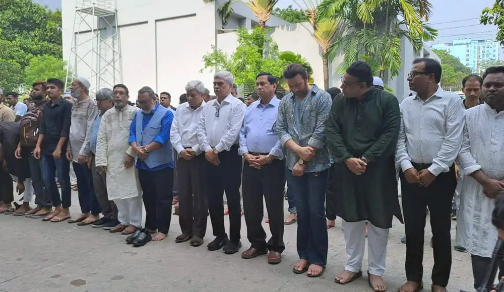 নায়ক ফারুকের স্মরণে শোকপ্রকাশের জন্য উপস্থিত মানুষ. Channel i News - চ্যানেল আই নিউজ