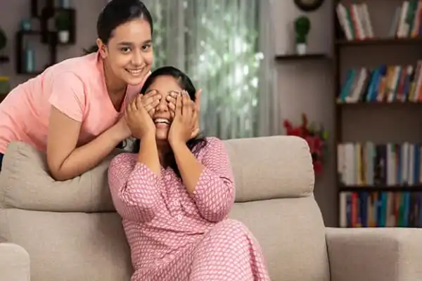 মা দিবসে মায়েদের জন্য পরিবারের আনন্দময় মুহূর্ত. Channel i News - চ্যানেল আই নিউজ
