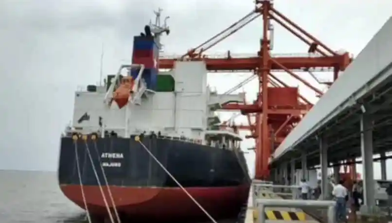 পায়রা তাপবিদ্যুৎ কেন্দ্রের জন্য প্রস্তুত একটি বড় জাহাজ. Channel i News - চ্যানেল আই নিউজ