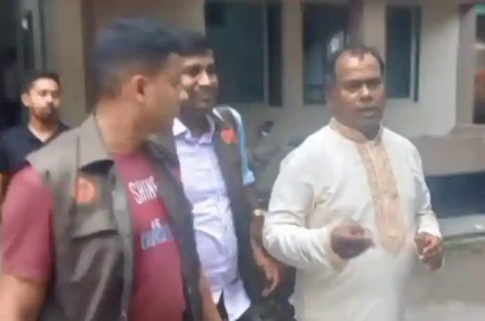 নিহত যুবলীগ কর্মীর ঘটনায় ইউপি চেয়ারম্যান আটক, পুলিশ ও স্থানীয়রা. Channel i News - চ্যানেল আই নিউজ