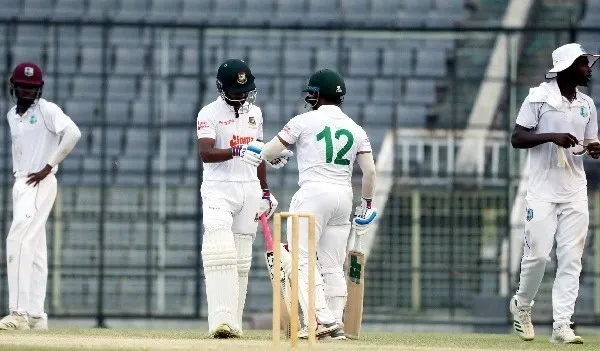বাংলাদেশ ক্রিকেটাররা জয়ের সেঞ্চুরিতে উদযাপন করছে. Channel i News - চ্যানেল আই নিউজ