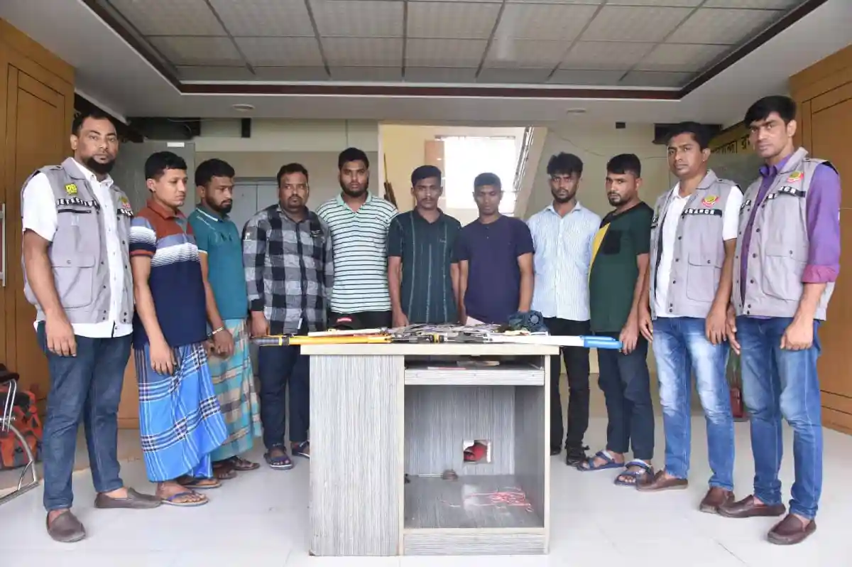 স্বর্ণের দোকানে চুরি করতে আসা সন্দেহভাজনরা ধরা পড়েছে. Channel i News - চ্যানেল আই নিউজ