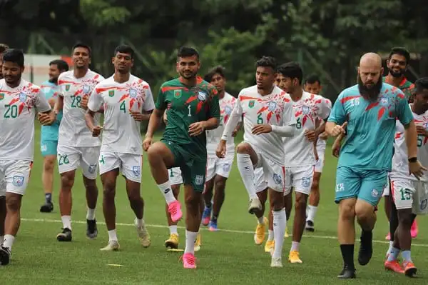বাংলাদেশ ফুটবল দল অনুশীলনে মাঠে প্রস্তুতি নিচ্ছে. Channel i News - চ্যানেল আই নিউজ