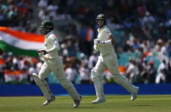 বাংলাদেশ ক্রিকেটাররা মাঠে দৌড়াচ্ছে, দর্শকরা স্টেডিয়ামে উপভোগ করছে. Channel i News - চ্যানেল আই নিউজ