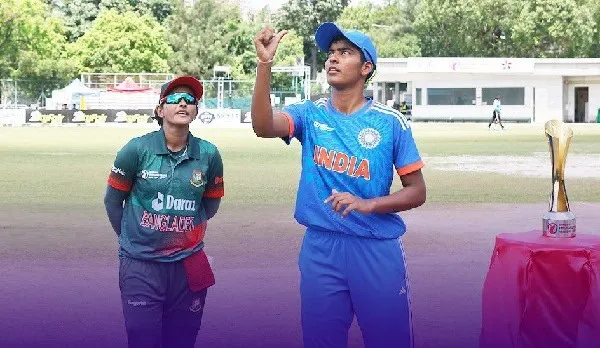 বাংলাদেশ ও ভারতের ক্রিকেটাররা পুরস্কার বিতরণে অংশগ্রহণ করছে. Channel i News - চ্যানেল আই নিউজ