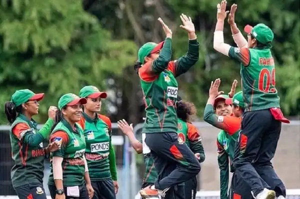 বাংলাদেশ নারী ক্রিকেট দলের খেলোয়াড়রা উল্লাসে মেতে উঠেছে. Channel i News - চ্যানেল আই নিউজ