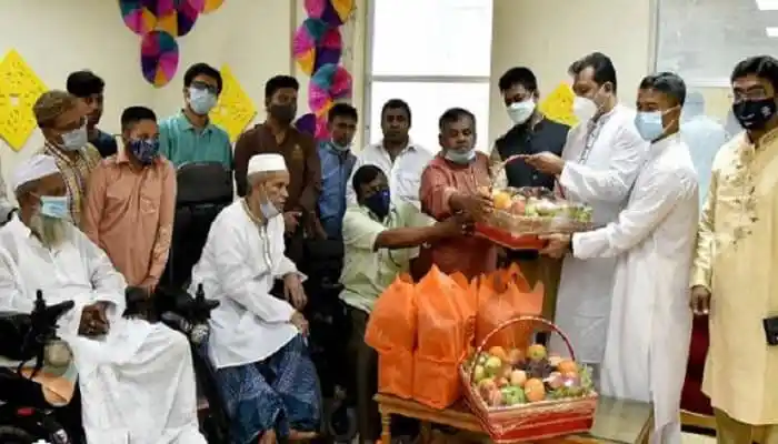 প্রধানমন্ত্রীর উপহার বিতরণ অনুষ্ঠানে উপস্থিত মুক্তিযোদ্ধারা ও অতিথিরা. Channel i News - চ্যানেল আই নিউজ