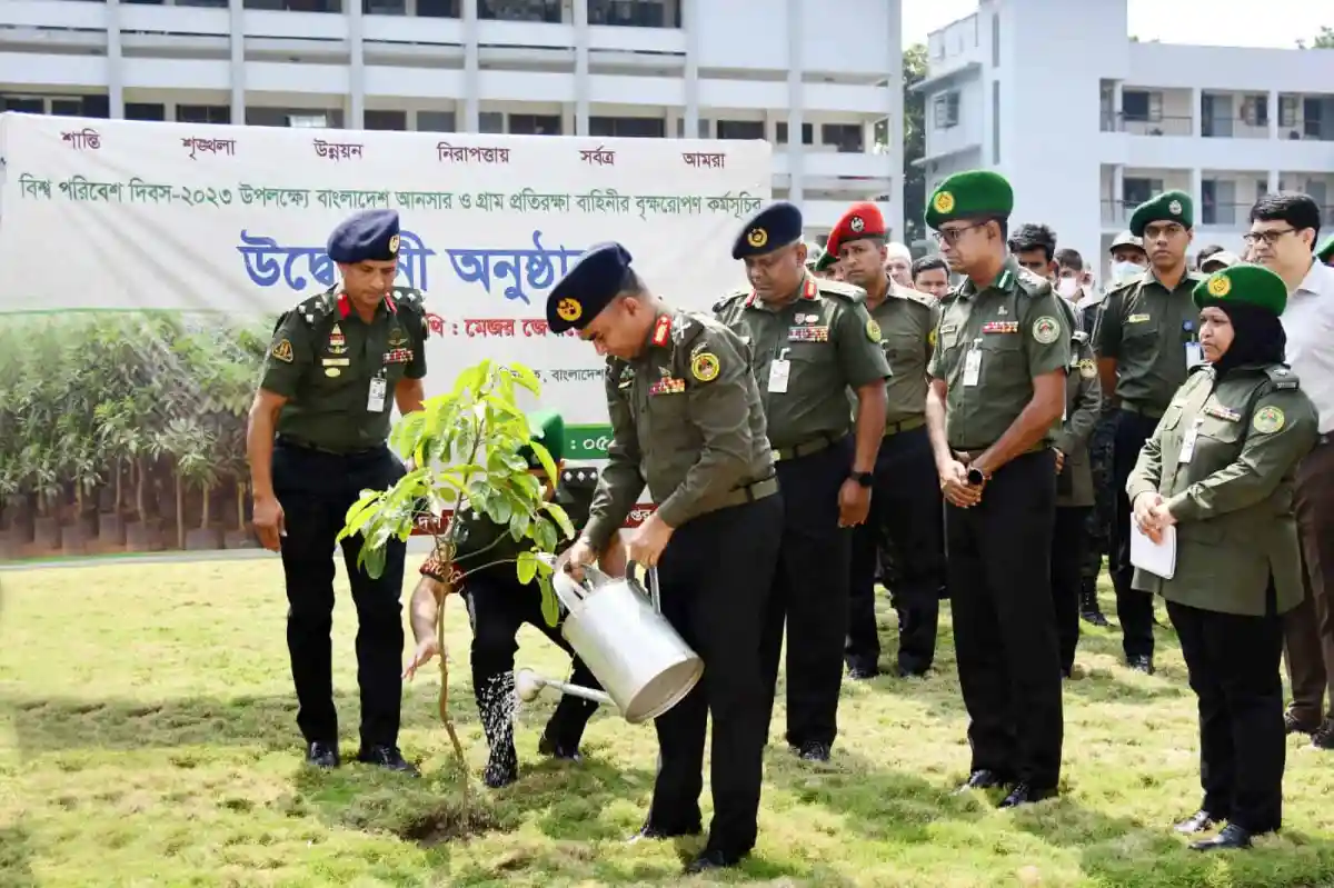 বাংলাদেশ সেনাবাহিনী বৃক্ষরোপণ কর্মসূচিতে অংশগ্রহণ করছে. Channel i News - চ্যানেল আই নিউজ