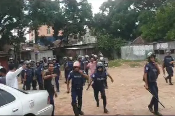 পুলিশের বাধায় যুবদলের কর্মসূচি পণ্ড, কিশোরগঞ্জে সংঘর্ষের ছবি. Channel i News - চ্যানেল আই নিউজ