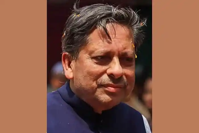 নির্বাচনী প্রচারণায় একজন প্রার্থী, মুখে হাসি ও মনোযোগী দৃষ্টি. Channel i News - চ্যানেল আই নিউজ