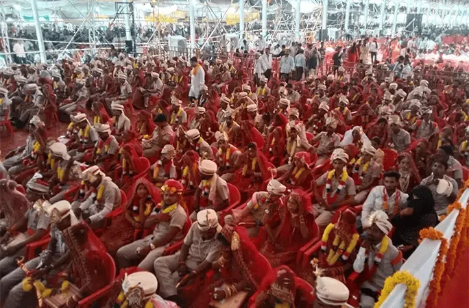 ৬ ঘণ্টায় ২১৪৩ দম্পতির বিয়ের জন্য বিশাল সমাবেশ, চ্যানেল আই অনলাইন. Channel i News - চ্যানেল আই নিউজ