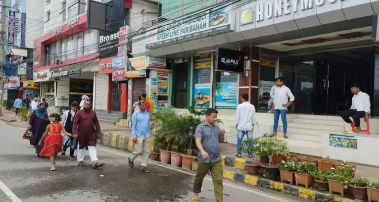 নির্বাচনের প্রভাবে কক্সবাজারে পর্যটকদের ভোগান্তি দেখা গেছে. Channel i News - চ্যানেল আই নিউজ