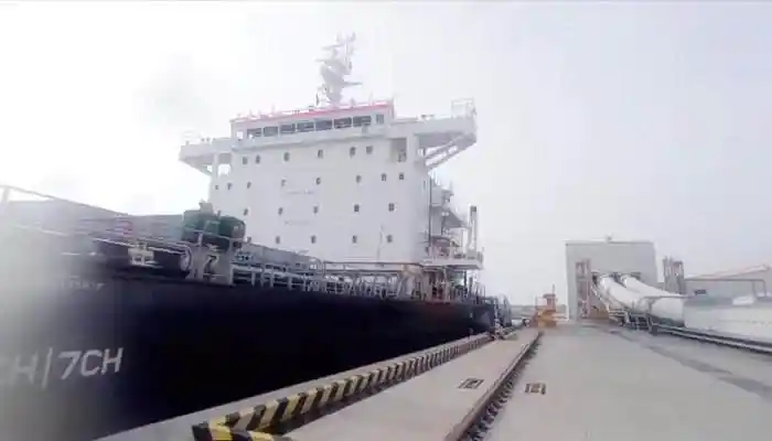 বিদেশি জাহাজে ৬৩,৭৭০ মেট্রিক টন কয়লা লোড হচ্ছে. Channel i News - চ্যানেল আই নিউজ