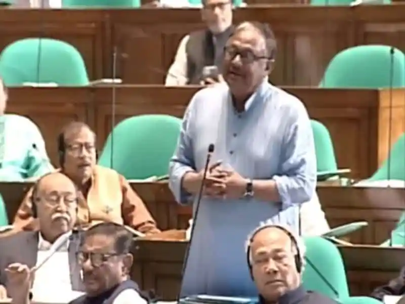 বাংলাদেশের সংসদে বাণিজ্যমন্ত্রী বক্তব্য দিচ্ছেন. Channel i News - চ্যানেল আই নিউজ