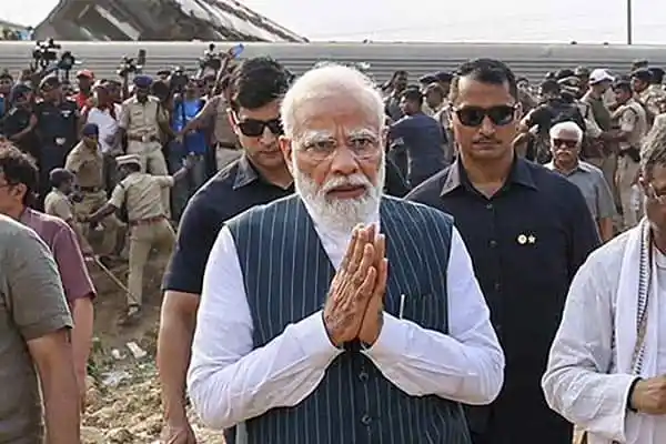 প্রধানমন্ত্রী নরেন্দ্র মোদি ট্রেন দুর্ঘটনায় দোষীদের শাস্তির দাবি জানাচ্ছেন. Channel i News - চ্যানেল আই নিউজ