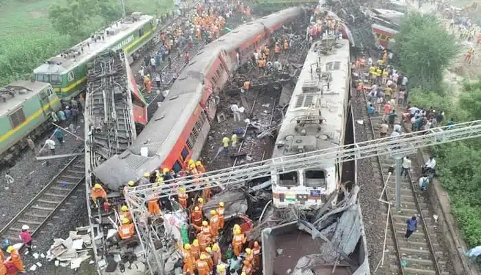 ভারতে ট্রেন দুর্ঘটনায় বাংলাদেশিদের জন্য দূতাবাসের হটলাইন. Channel i News - চ্যানেল আই নিউজ