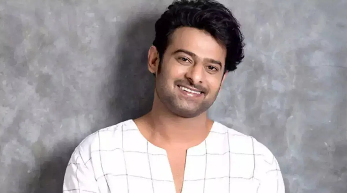 বাংলাদেশি অভিনেতা হাসান মাহমুদ হাস্যোজ্জ্বল মুখে পোজ দিচ্ছেন. Channel i News - চ্যানেল আই নিউজ