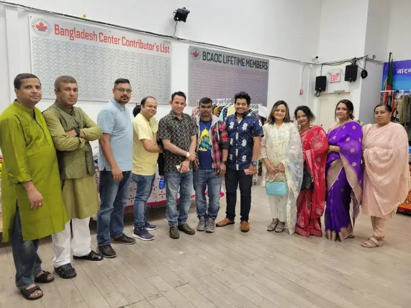 বাংলাদেশ কেন্দ্রের সদস্যরা একসঙ্গে ছবি তুলছেন. Channel i News - চ্যানেল আই নিউজ