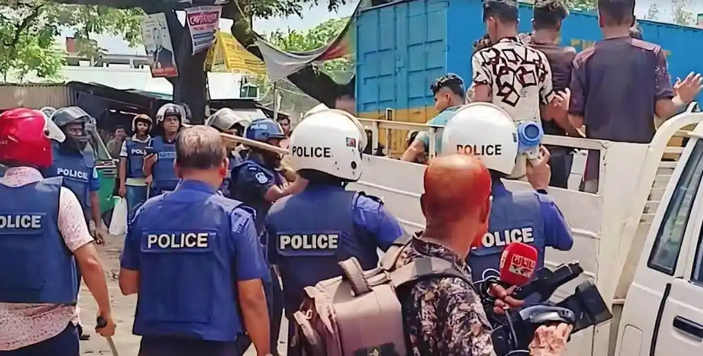 দুই গ্রামবাসীর মধ্যে বাজারের সাইনবোর্ড নিয়ে সংঘর্ষের ঘটনা. Channel i News - চ্যানেল আই নিউজ