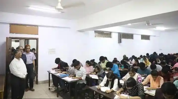 বিশ্ববিদ্যালয় ভর্তি পরীক্ষার জন্য ছাত্র-ছাত্রীদের প্রস্তুতি ক্লাস. Channel i News - চ্যানেল আই নিউজ