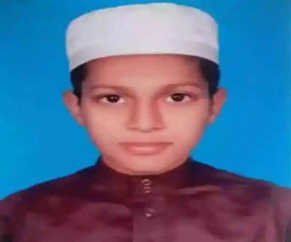 বাংলাদেশি ছেলে শিশুর ছবি, পরনে পাঞ্জাবি ও পাগড়ি. Channel i News - চ্যানেল আই নিউজ