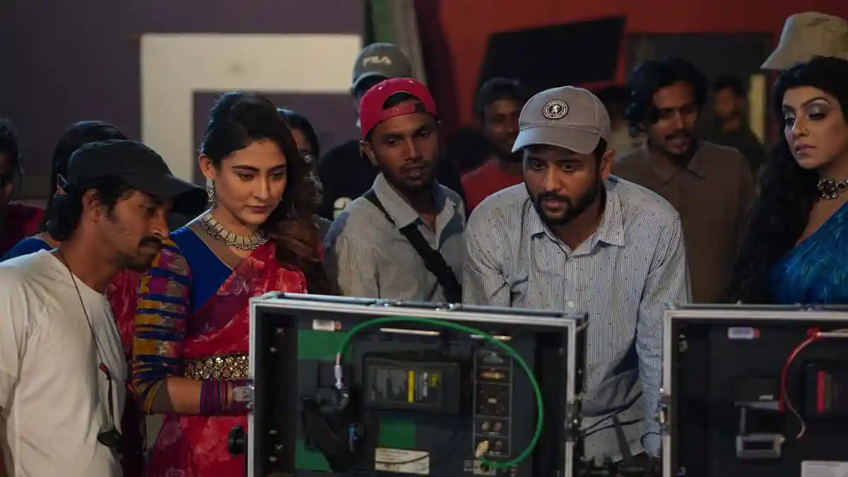 নির্মাণের শুটিং সেটে অভিনেতা ও কলাকুশলী উপস্থিত. Channel i News - চ্যানেল আই নিউজ
