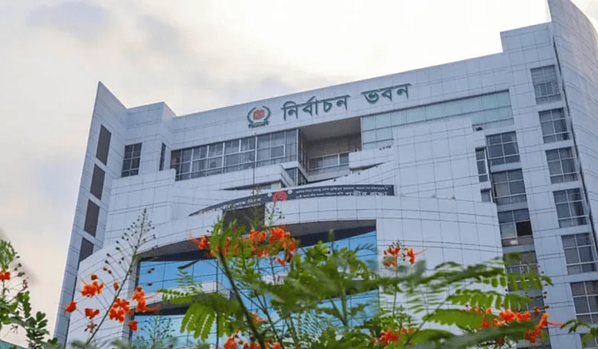 নির্বাচন ভবনের সামনে গাছের পাতা ও ফুল. Channel i News - চ্যানেল আই নিউজ