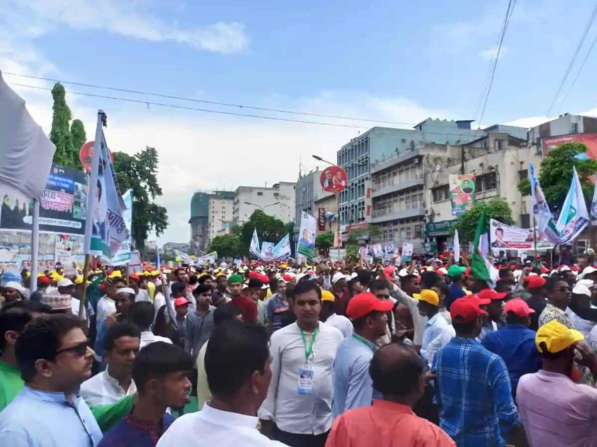 আওয়ামী লীগের শান্তি সমাবেশে হাজারো মানুষ অংশগ্রহণ করছে. Channel i News - চ্যানেল আই নিউজ