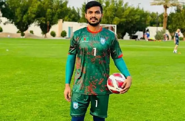 বাংলাদেশের সেরা গোলরক্ষক জিকো ফুটবল মাঠে দাঁড়িয়ে আছেন. Channel i News - চ্যানেল আই নিউজ
