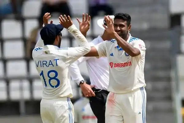 বাংলাদেশ ক্রিকেটাররা উল্লাসে ভাসছে, বাবার সঙ্গে ছেলের উদযাপন. Channel i News - চ্যানেল আই নিউজ