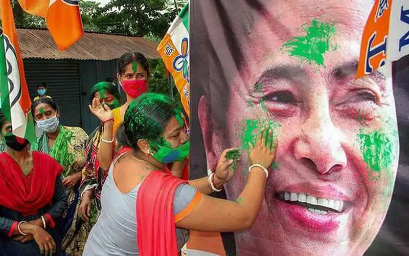 পশ্চিমবঙ্গের পঞ্চায়েত নির্বাচনে বড় জয়ের পথে মমতা বন্দ্যোপাধ্যায়. Channel i News - চ্যানেল আই নিউজ