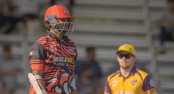 বাংলাদেশ ক্রিকেটার সাকিব আল হাসান ব্যাটিং করছেন. Channel i News - চ্যানেল আই নিউজ