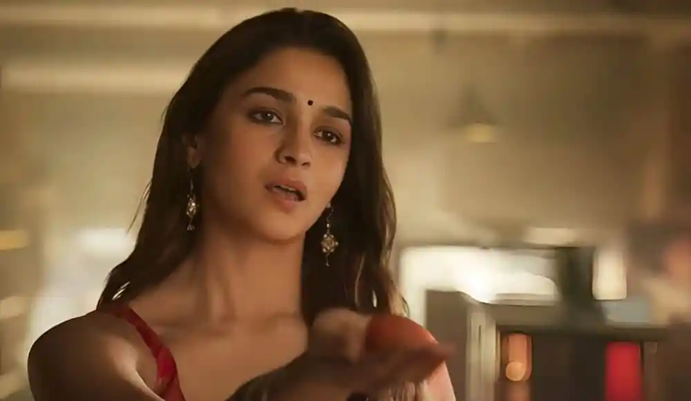 আলিয়া মুখে খেলা হবে স্লোগান, বাংলাদেশি সিনেমার দৃশ্য. Channel i News - চ্যানেল আই নিউজ