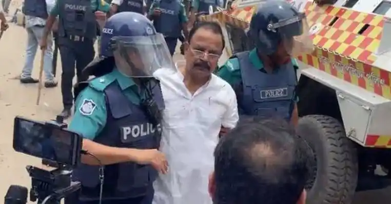 গয়েশ্বরের জিজ্ঞাসাবাদের জন্য ডিবি হেফাজত, পুলিশ সদস্যরা পাশে. Channel i News - চ্যানেল আই নিউজ