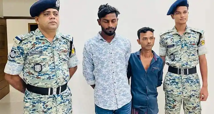 আটক দুই ব্যক্তি ও পুলিশ সদস্যরা, প্রবাসী নারীর অশালীন ভিডিও মামলার. Channel i News - চ্যানেল আই নিউজ
