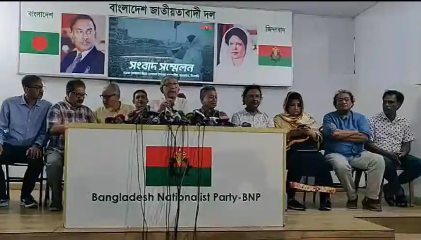 রংপুরে বৃক্ষরোপণ কর্মসূচিতে অংশগ্রহণকারী ব্যক্তিরা. Channel i News - চ্যানেল আই নিউজ